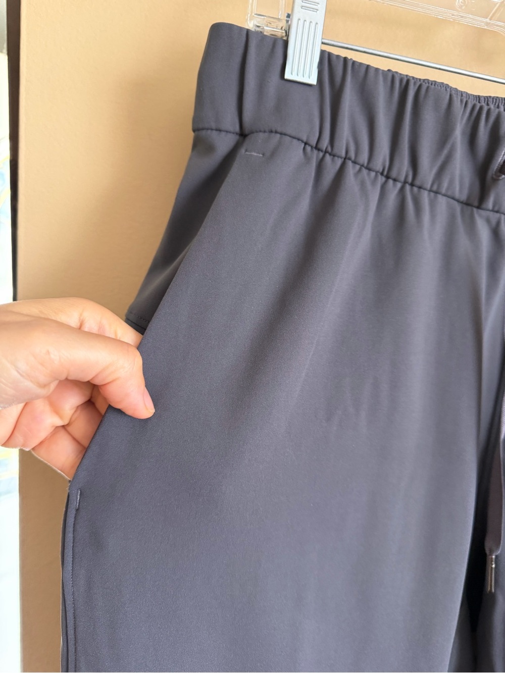 Lululemon On The Fly Pant in grey size 10 - Picture 9 of 13